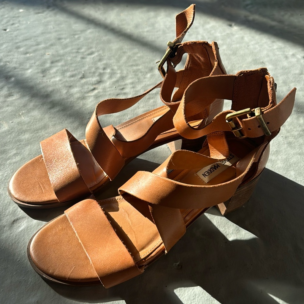 Steve Madden tan Sandal with 2 inch block heel